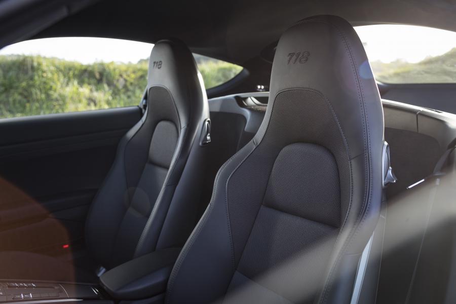 Интерьер Porsche 718 Cayman T (982C) 2019 года  (WW) (фото 37 из 73)